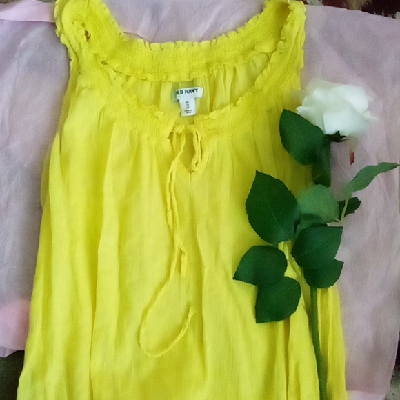 Old Navy Tops - Stylish Yellow 💛🟡 tank